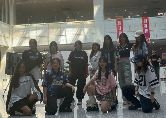 威海校区举办“独一无二的我” 系列庆祝活动