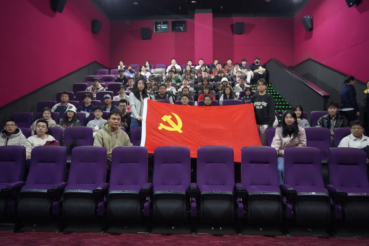 威海校区开展“聆听人民心声，厚植为民情怀”主题观影活动