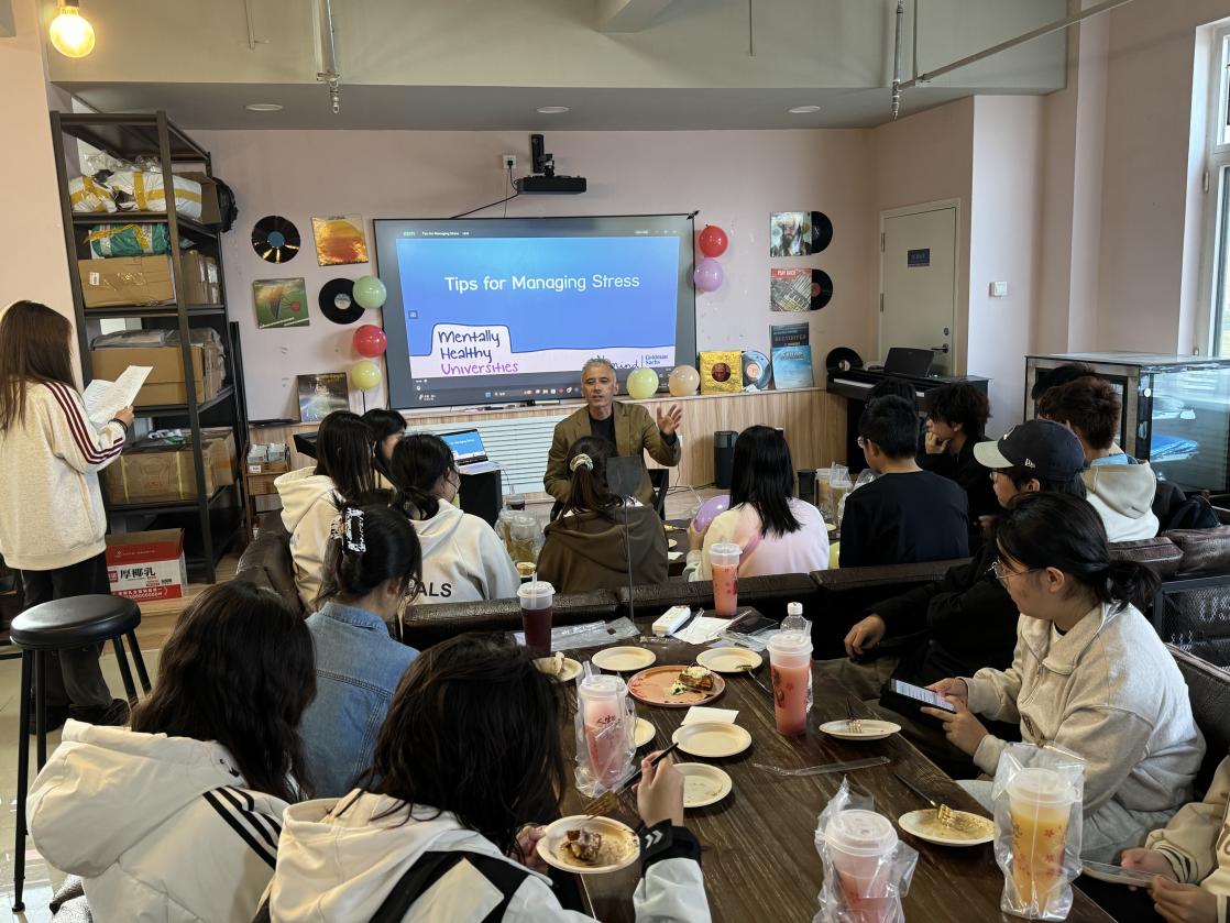 威海校区举办第三期书院英语角活动