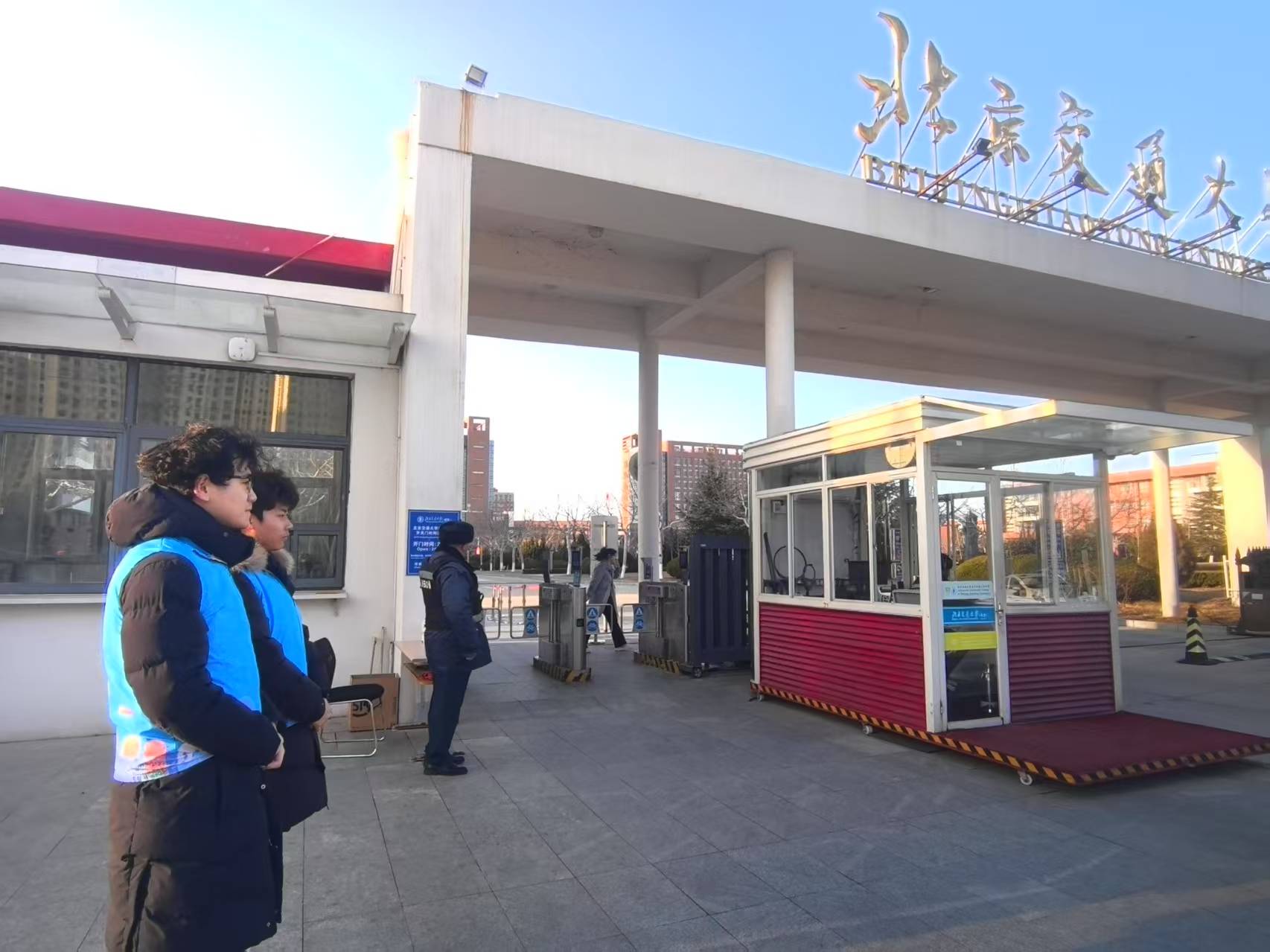 威海校区“雷锋月”校园值岗活动圆满结束