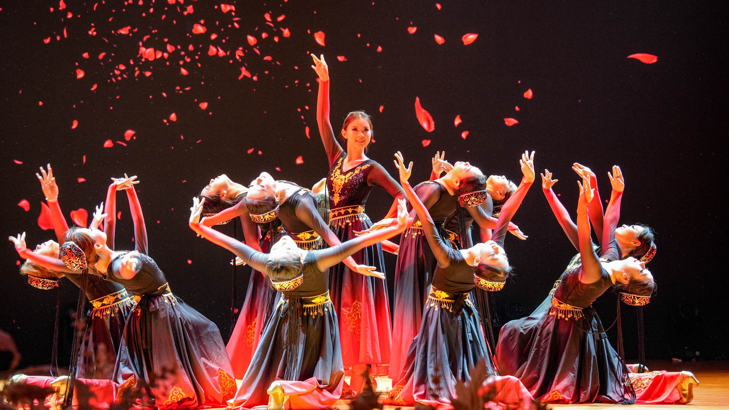 威海校区“春夏剧场”话剧团舞蹈团联合演出圆满落幕