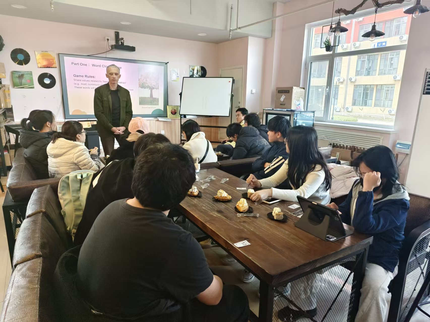 威海校区举办第四期书院英语角活动